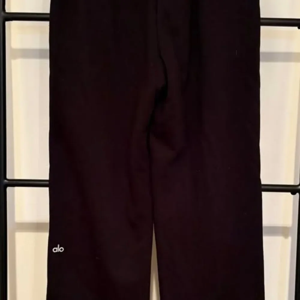 Alo Yoga Courtside Tearaway Snap Pants in Black